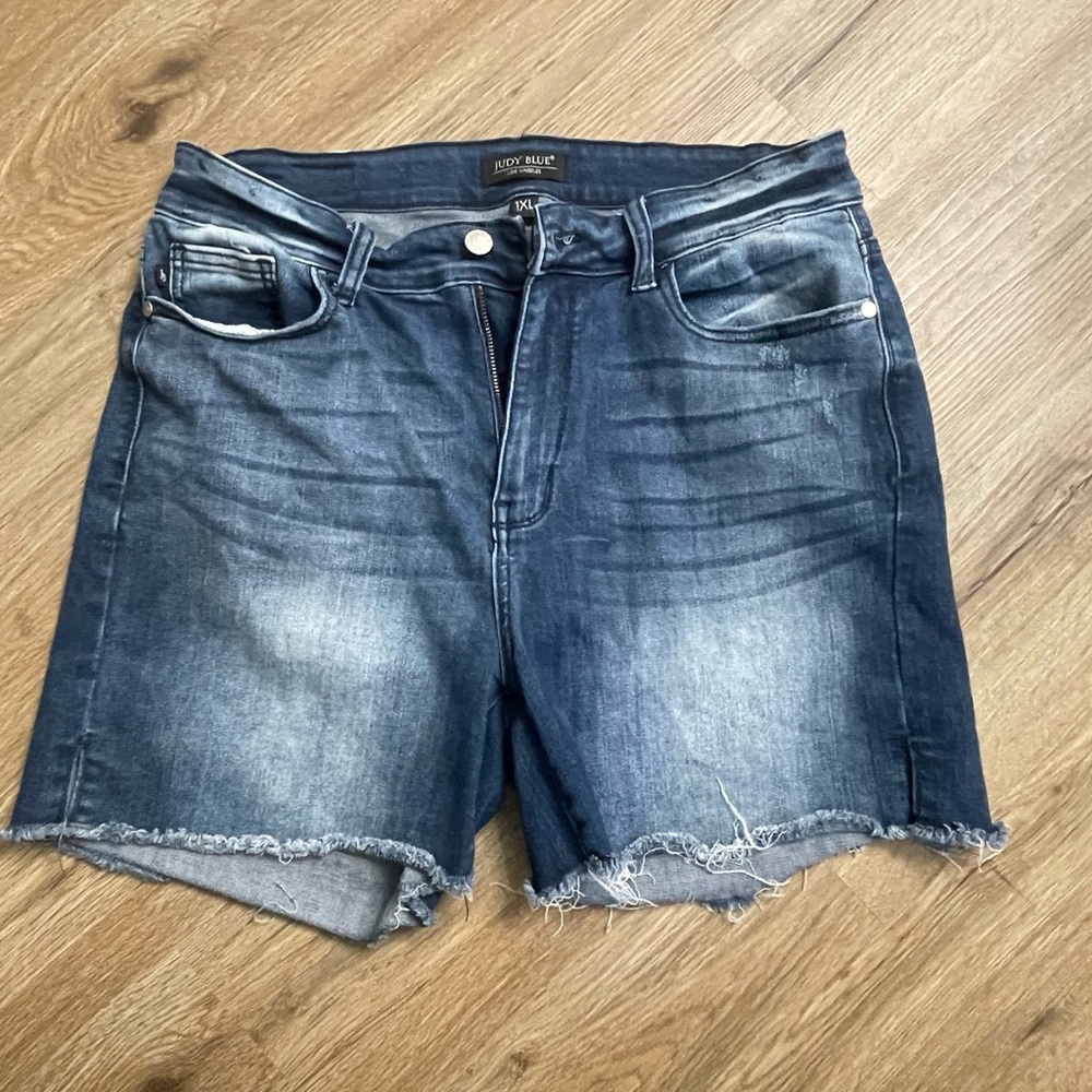 Women’s Judy Blue Darker Wash Jean Shorts size 1X